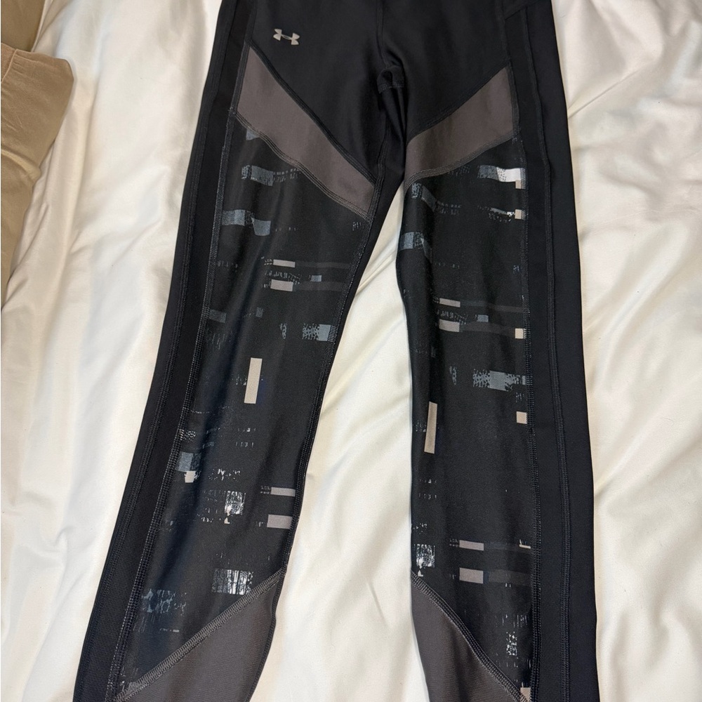 UNDER ARMOUR Black and Gray Leggings